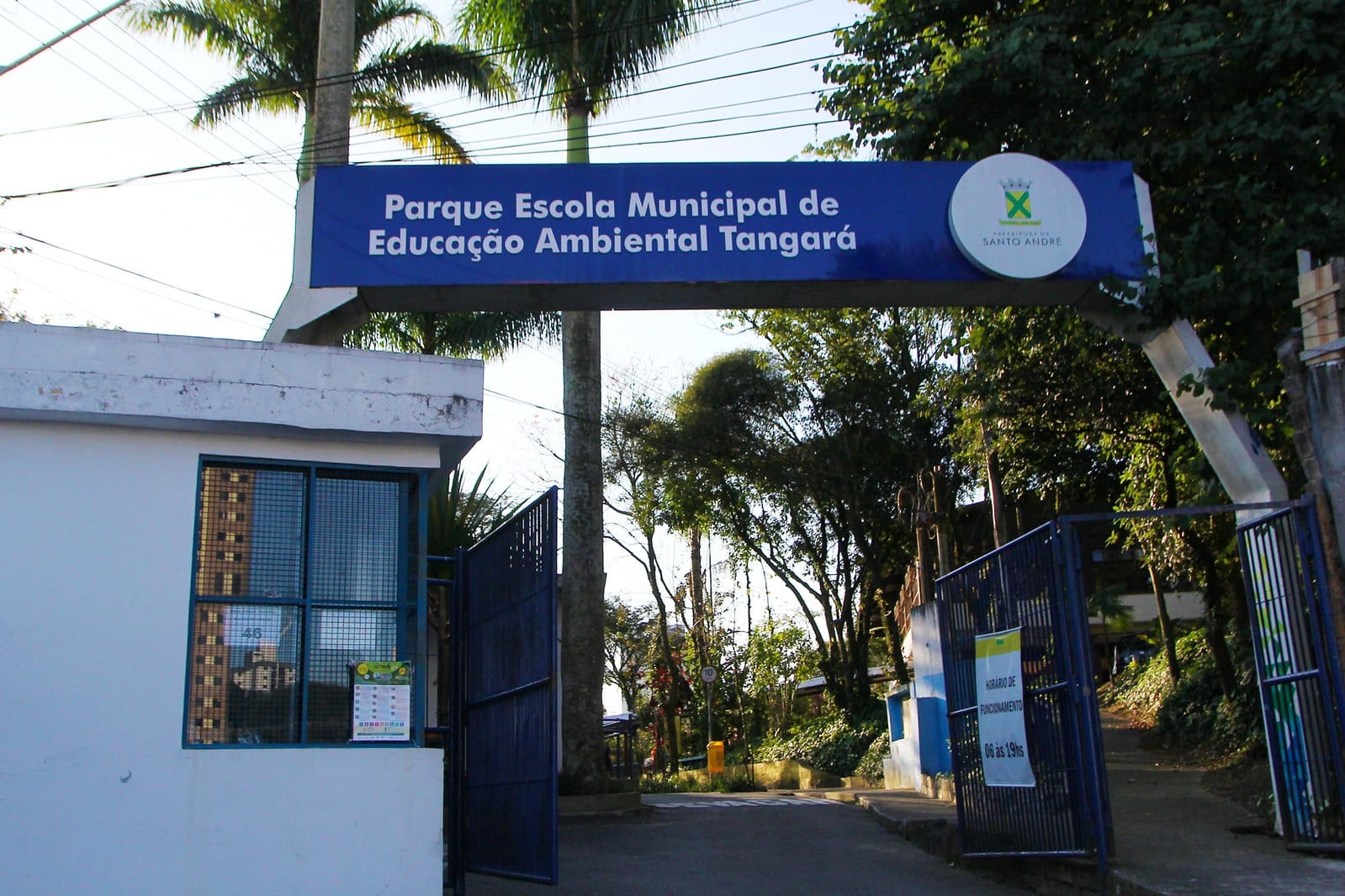 Entrada da EMEA Parque Escola